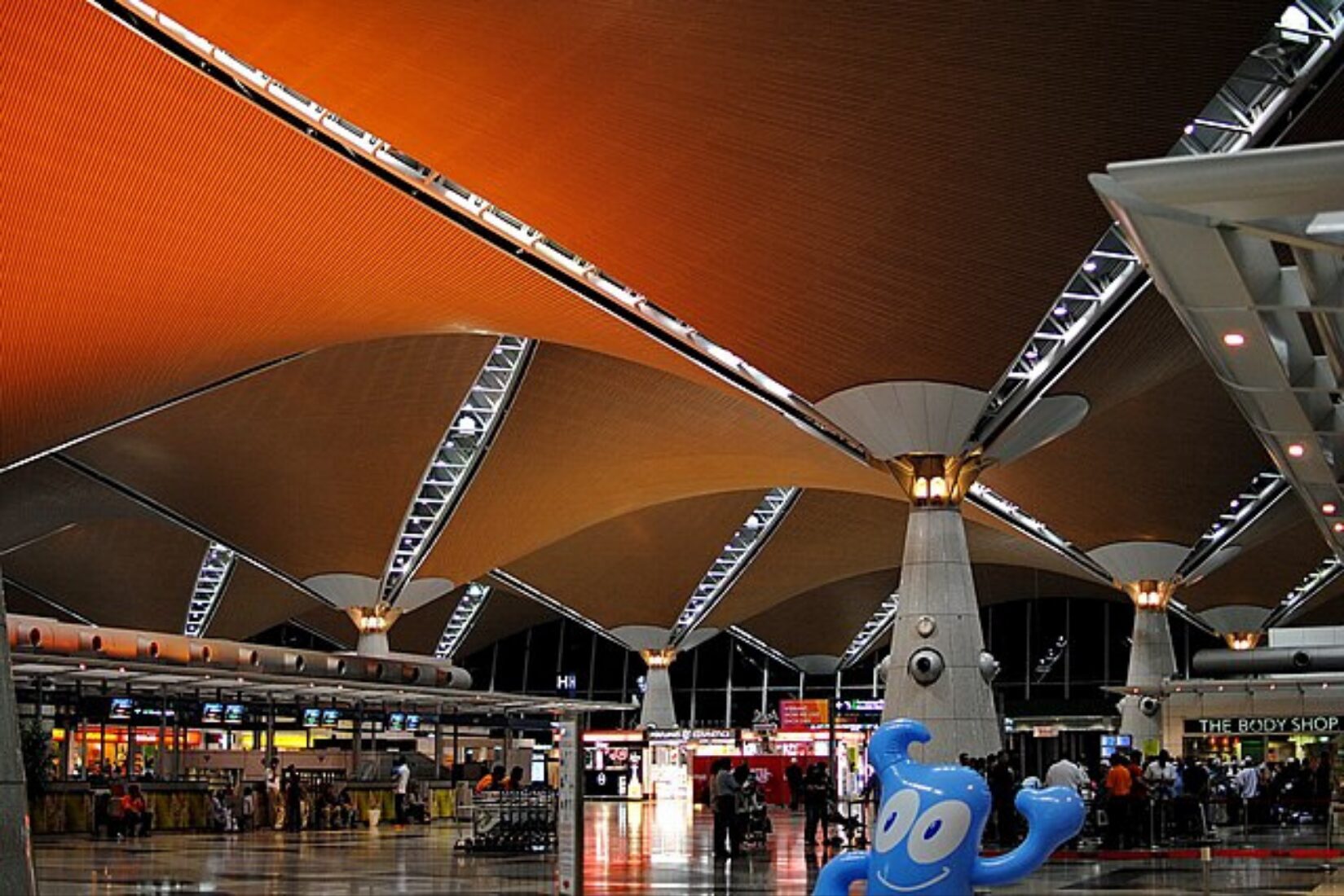 KLIA 扩建计划与航空业发展：从区域连接到全球枢纽的跃升