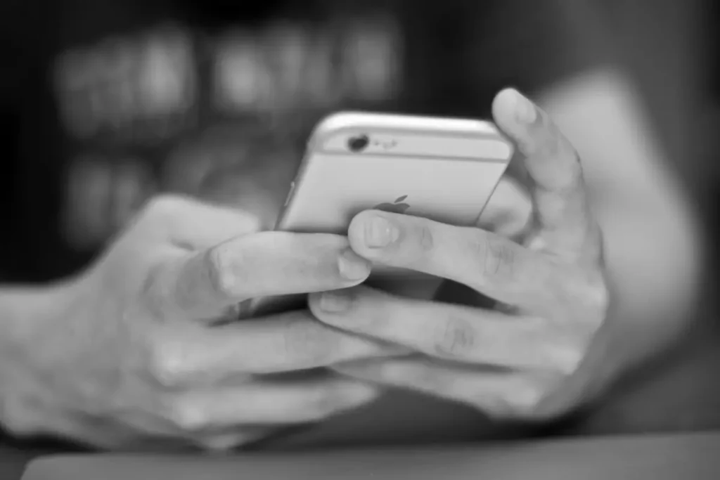 16岁以下学生手机禁令